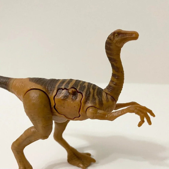 Jurassic World Battle Damage Dinosaur Action Figure - Picture 4 of 16